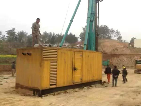 古城如何判断水冷式机油散热器密封件是否需要更换？